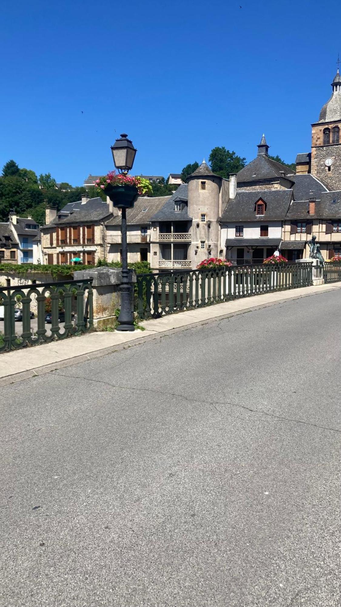 Saint-Geniez D'Olt - Residence Le Colombier Экстерьер фото